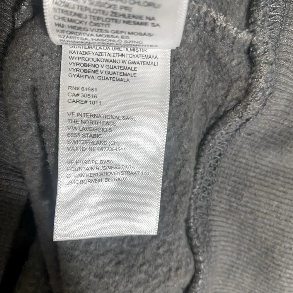 The North Face Men's Half Dome Pullover Hoodie with Front Pouch Pocket Medium